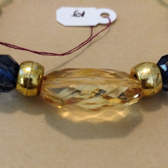 Artemis's Gems custom-made beaded bracelet with large gold gem, black/gold - Picture 2 of 4